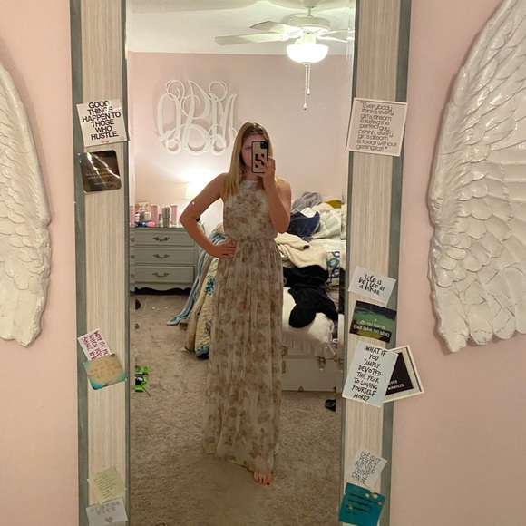 Beautiful floral maxi gown - Picture 1 of 5